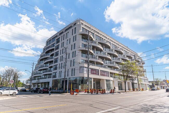 Building Photo - 689 The Queensway