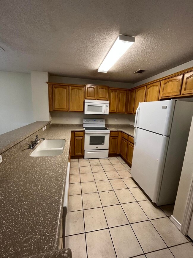 Foto del edificio - 204 Johnson Ct