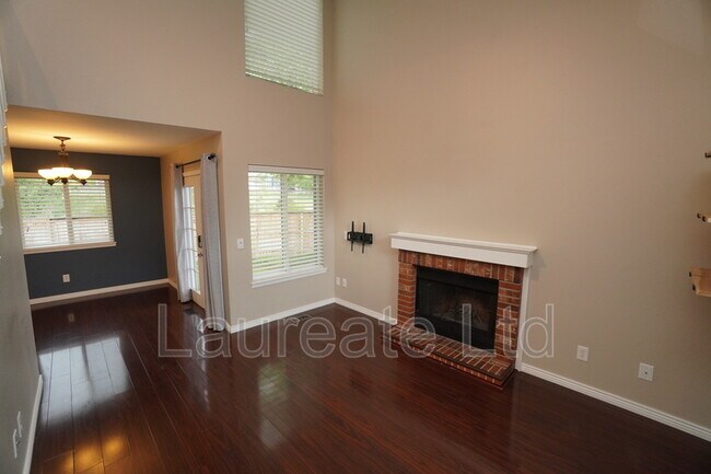 Foto del edificio - 9521 Joyce Ln