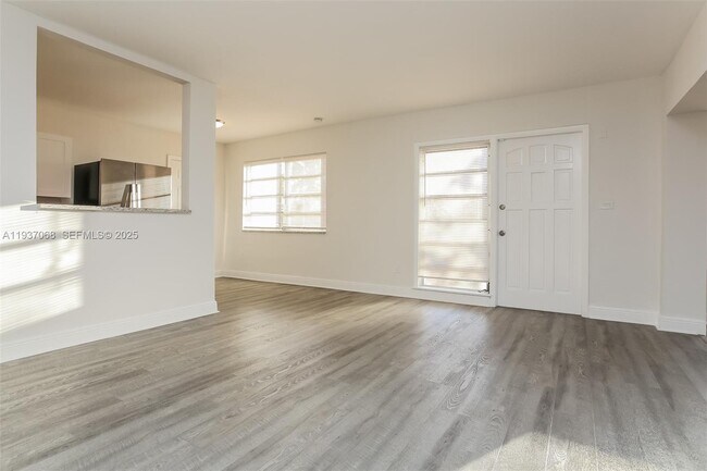 Foto del edificio - 1571 NE 44th St