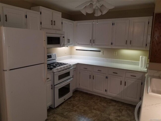 Foto del edificio - 5906 Carmel Dr