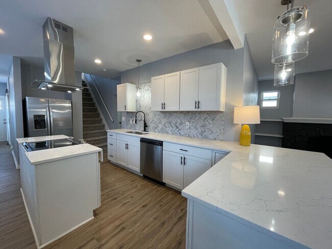 Building Photo - The perfect fusion of vintage charm and mo...