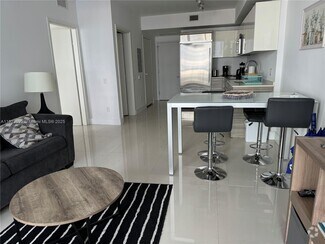 Building Photo - 1300 Brickell Bay Dr
