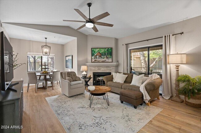 Foto del edificio - 15050 N Thompson Peak Pkwy