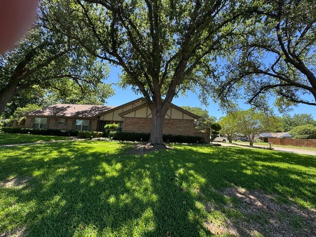 Foto del edificio - Gorgeous 3/3/2 Home on Spacious Corner Lot...