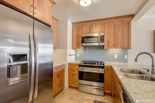 Building Photo - San Francisco Living at Its Finest 1BR/1BA w/ Parking & In-Unit Laundry