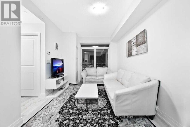 Photo du bâtiment - 3600 Hwy 7