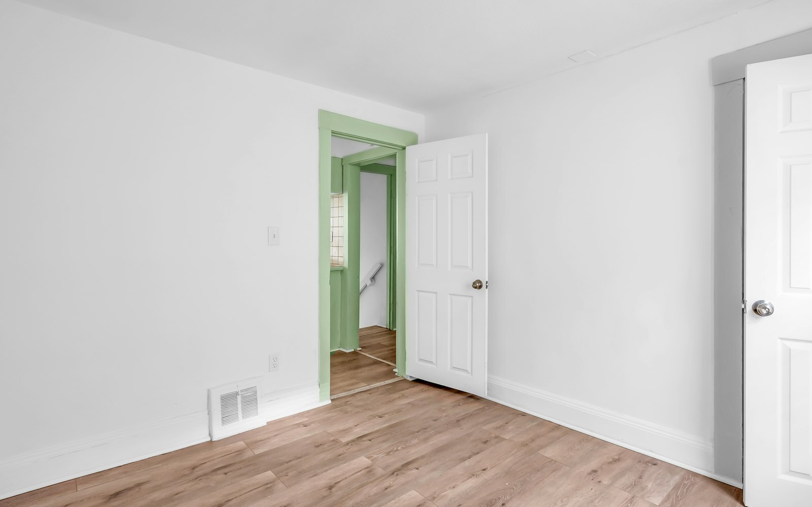 509 E 143rd St Cleveland, OH 44110 – photo 4