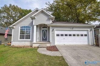 Building Photo - 2542 Bonnie Oaks Dr SW