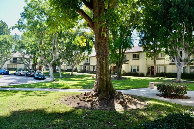 Building Photo - 9853 Karmont Ave
