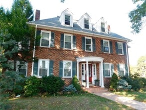 Building Photo - 512 Townsend Ave