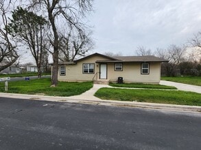 Building Photo - 501 McNeil