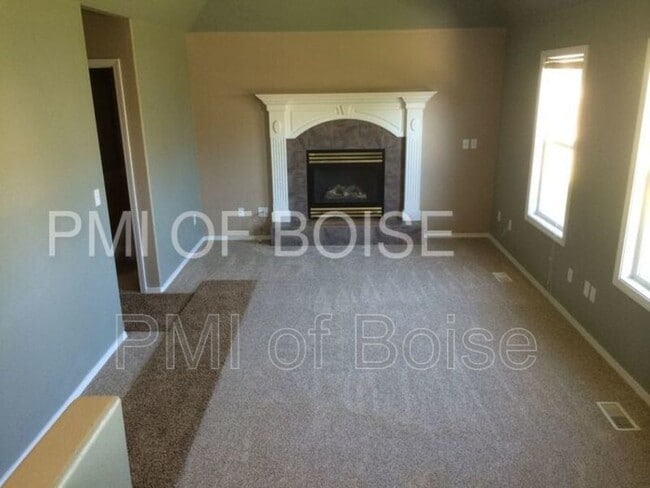 Building Photo - 3360 N Duane Way