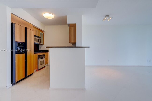 Building Photo - 325 S Biscayne Blvd