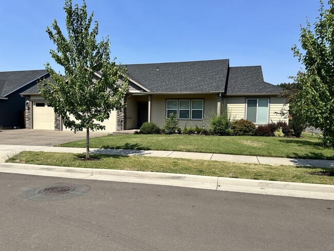 Building Photo - 823 Riley Dr NE