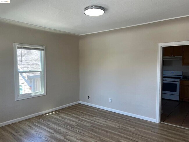 Building Photo - Updated split level duplex! Extremely rare 4-bedroom, 2 bathroom offering with over 1500 square f...