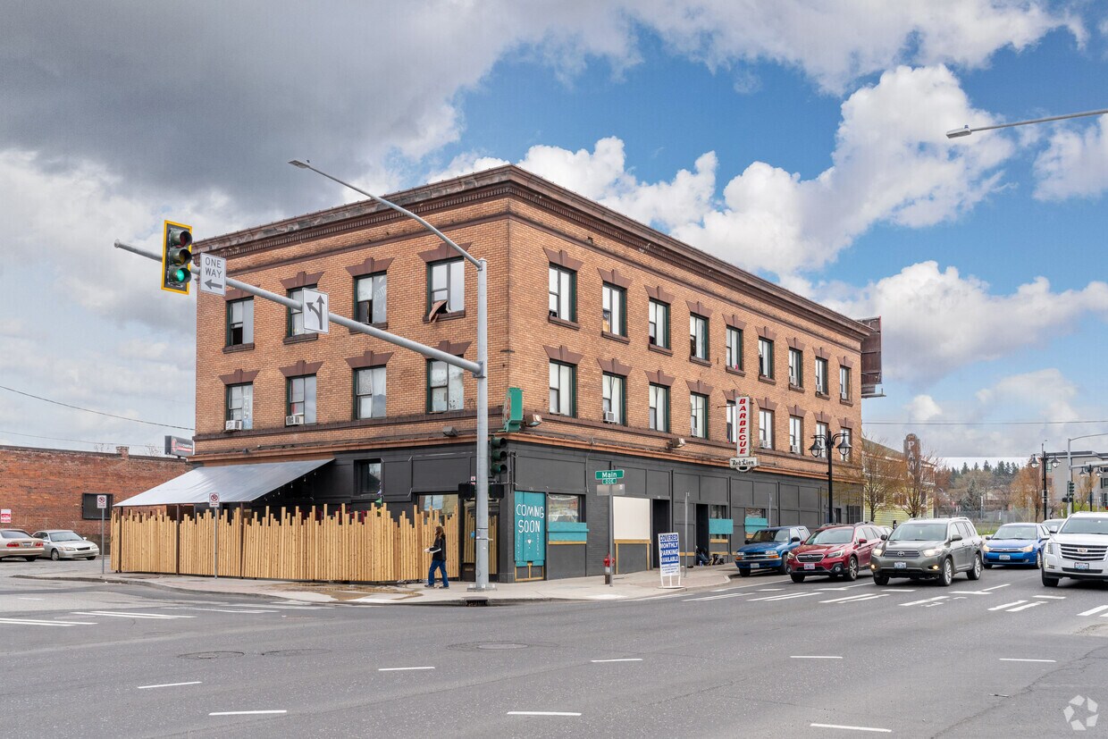 Primary Photo - 2-10 E Main Ave