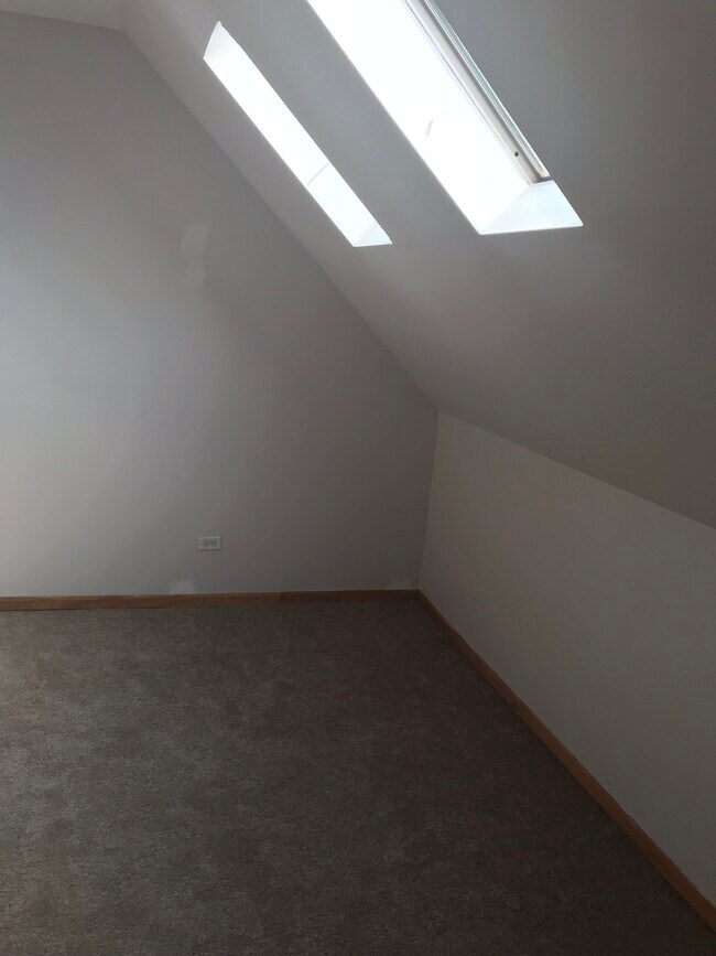 Building Photo - 1936 Schrage Ave