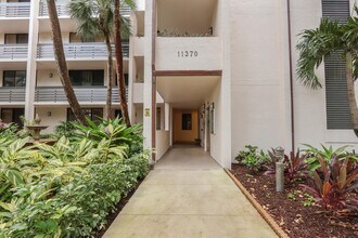 Building Photo - 11370 12 Oaks Way