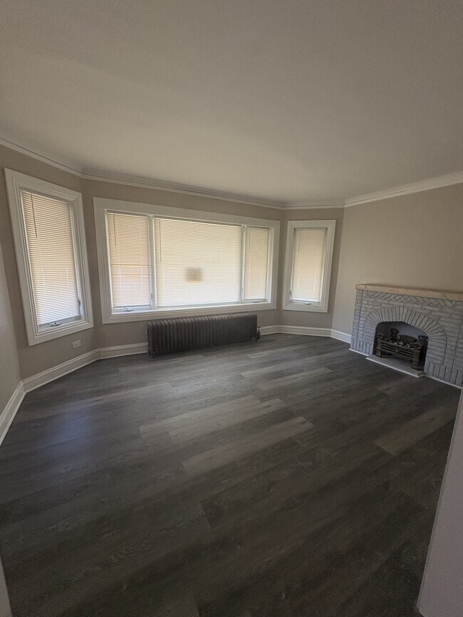 Building Photo - 7607 S Wolcott Ave