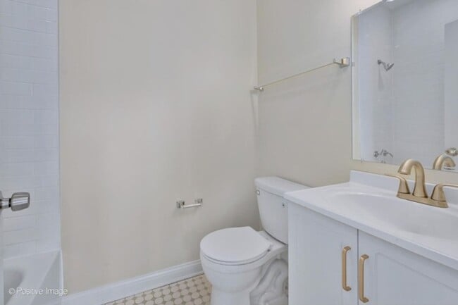 Building Photo - 2855 W Arthington St