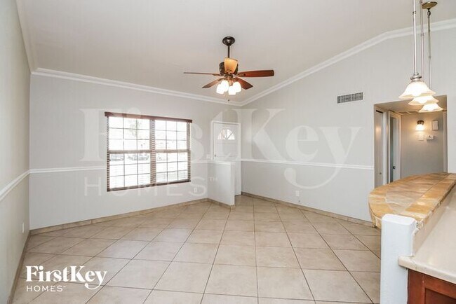 Building Photo - 657 W Barrow Dr