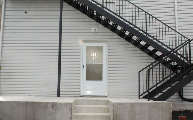 Building Photo - Rear Apartment
