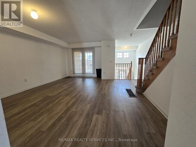 Building Photo - 43 Seachart Pl