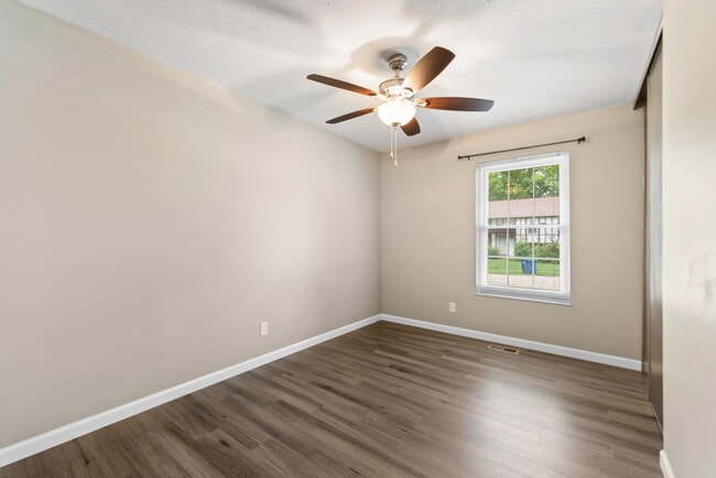 Building Photo - 2406 Village Glen Ct