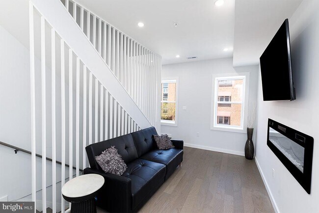 Foto del edificio - 336 Oakdale Pl NW