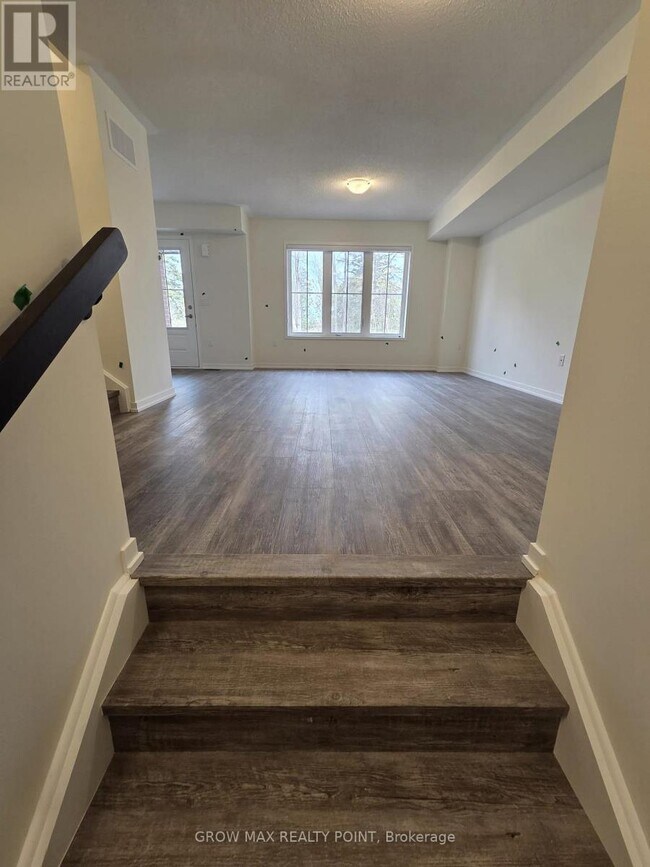 Photo du bâtiment - 7 Kingbird Cmn