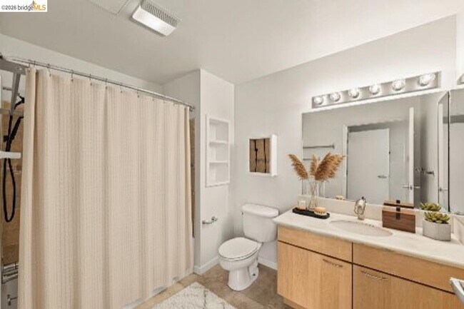 Foto del edificio - 1 Lakeside Dr