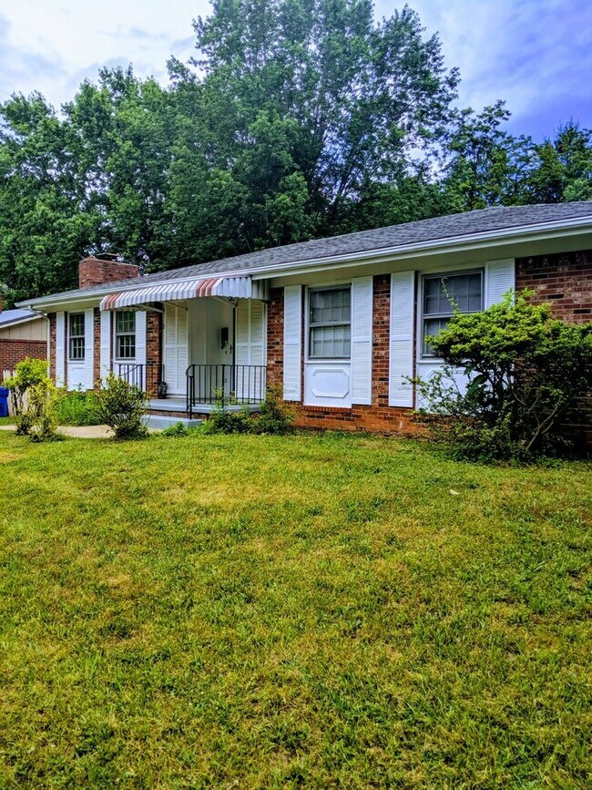 Foto del edificio - Asheville Rental Close to Downtown/Mission...