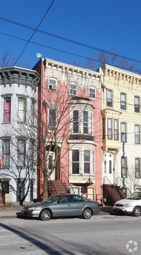 Primary Photo - 289 Clinton Ave