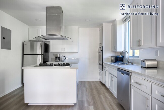 Foto del edificio - 170 N Crescent Dr