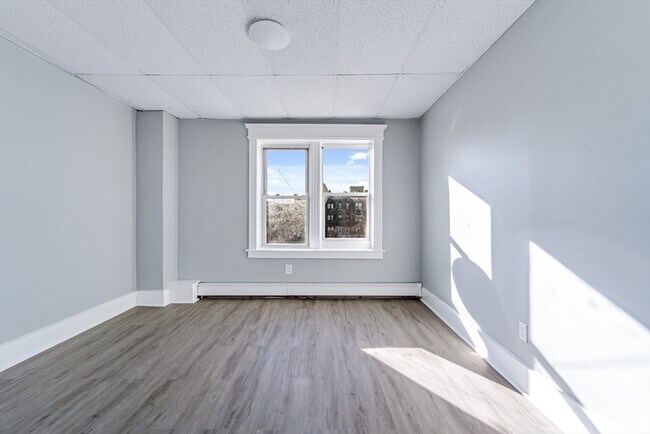Building Photo - 683 State St
