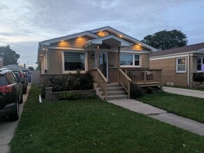 Building Photo - 10318 Addison Ave