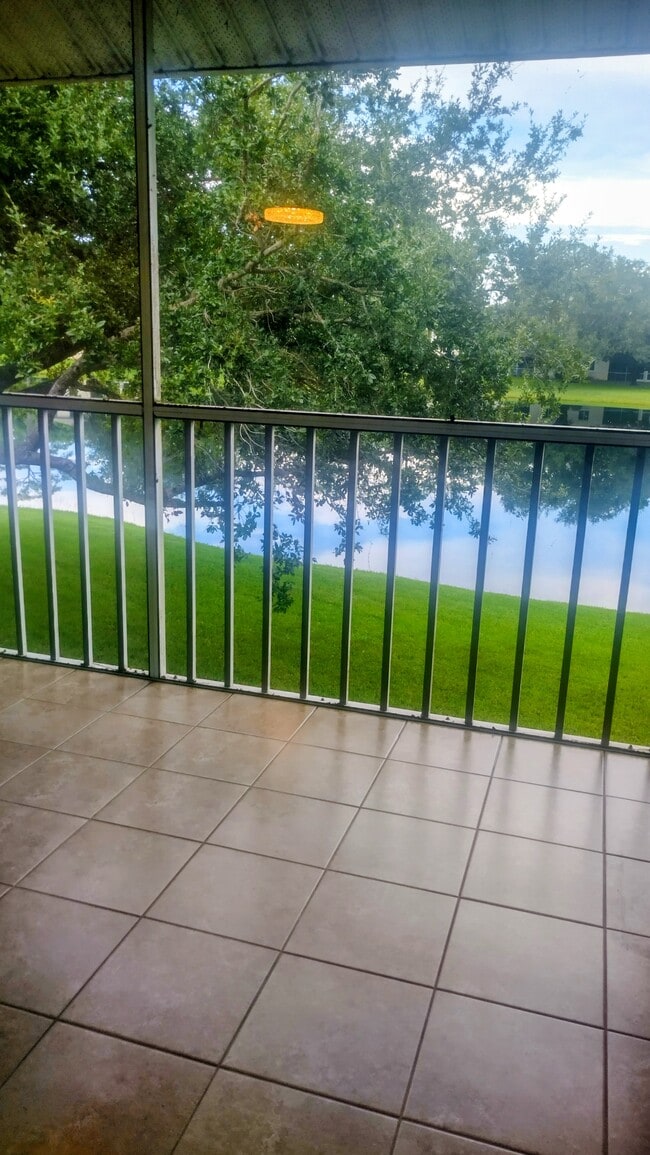 Foto del edificio - 260 Timber Lake Cir