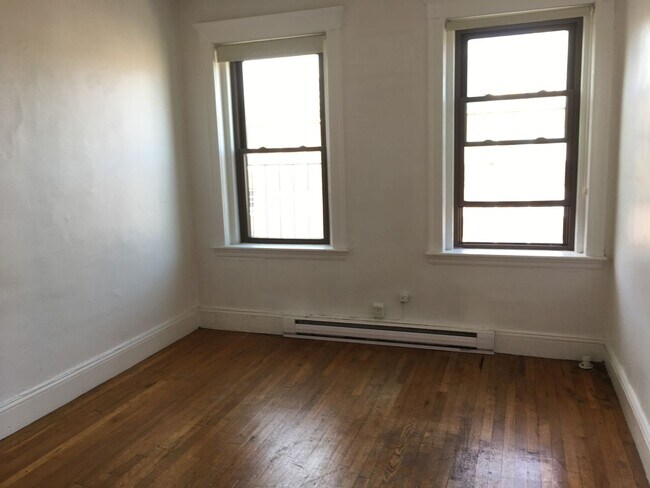 Foto del edificio - 2BR 1Bth unit. Great location!