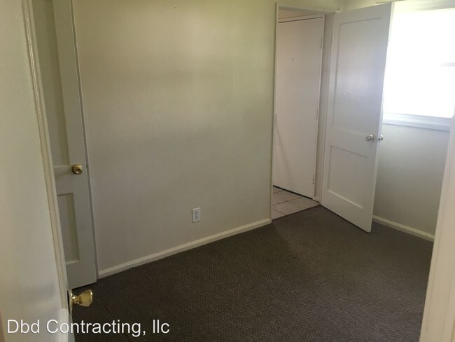 Building Photo - 3 br, 1 bath House - 4627 S Park Dr