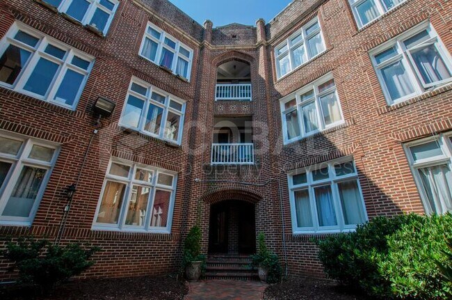 Foto del edificio - 131 Ralph McGill Blvd NE