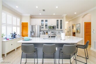 Building Photo - 4853 Hampshire Ct