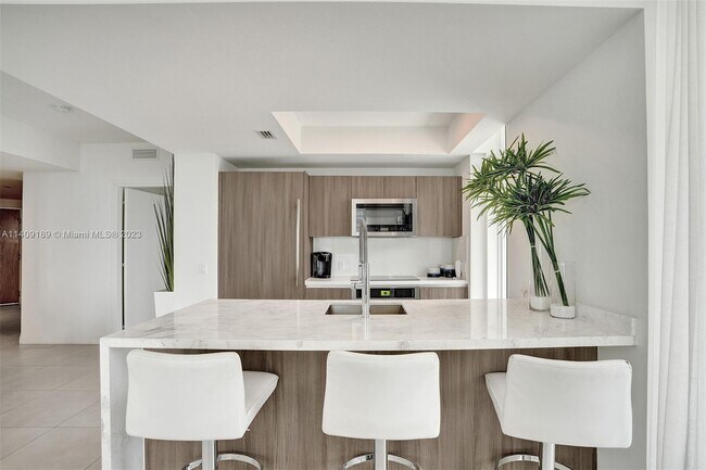 Foto del edificio - 401 N Birch Rd