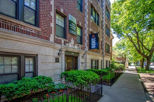 1049 W. Oakdale - Building - 1049 W. Oakdale