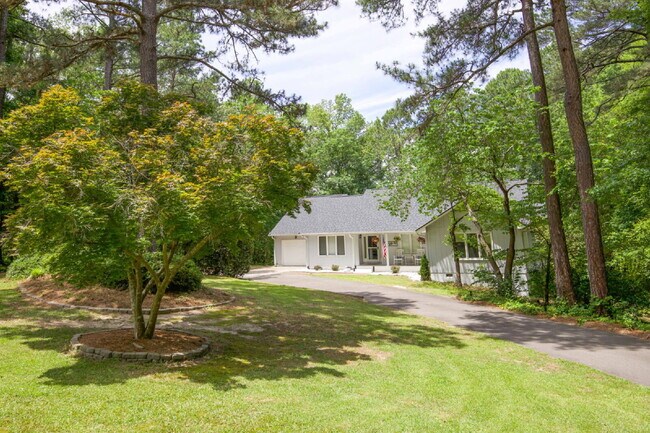 Building Photo - 806 Sumac Ln