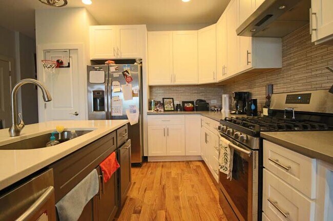 Foto del edificio - 3819 N Southport Ave