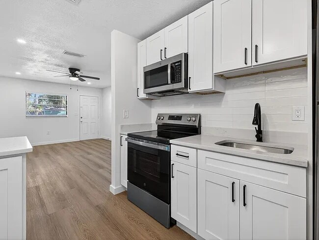 Foto del edificio - 1684 Martin St