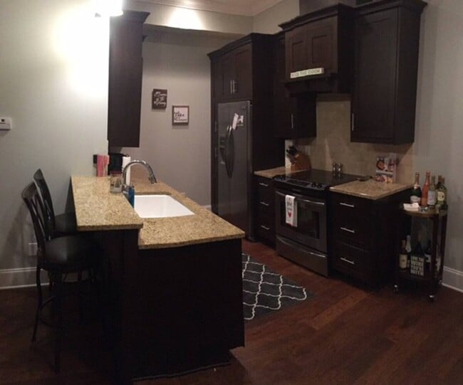 Kitchen - 450 Railroad Ave