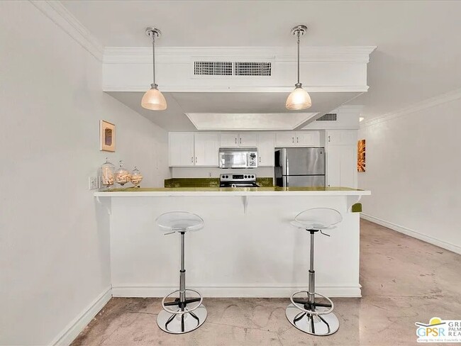 Building Photo - 1655 E Palm Canyon Dr