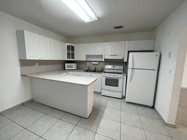 Kitchen - 3482 SW 25th Ter